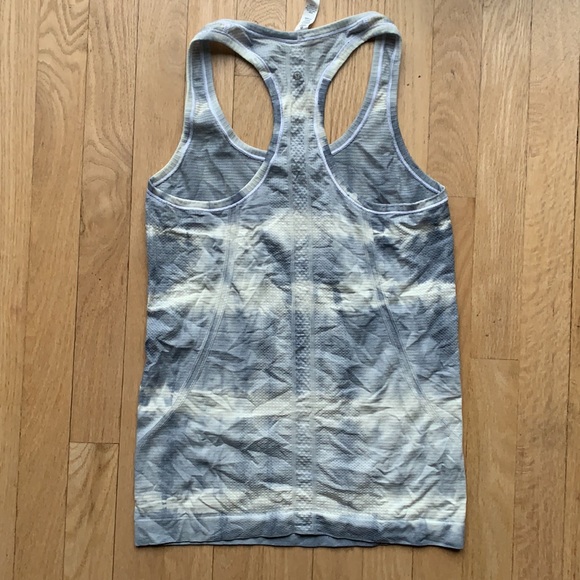 Lululemon tank - Picture 3 of 3